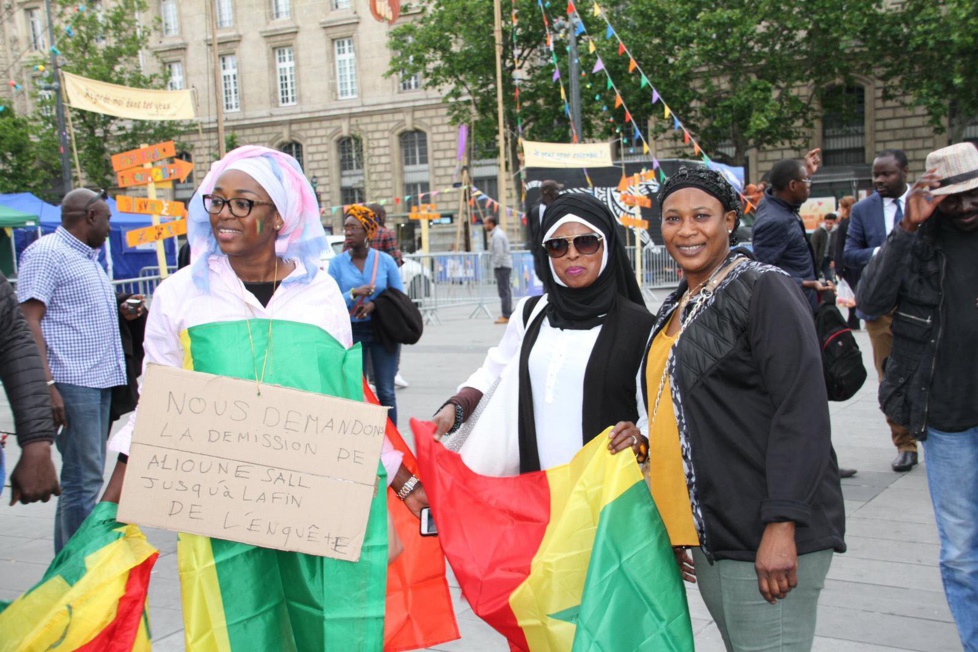 PHOTOS - "AAR LI NU BOOK" - Rassemblement pacifique de la Plateforme à Paris