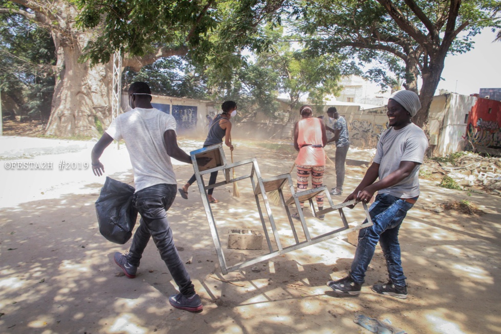 PHOTOS - FESTAH 2H Clean up challenge: Maison de la culture Douta Seck - Quand les rappeurs se mettent au boulot !