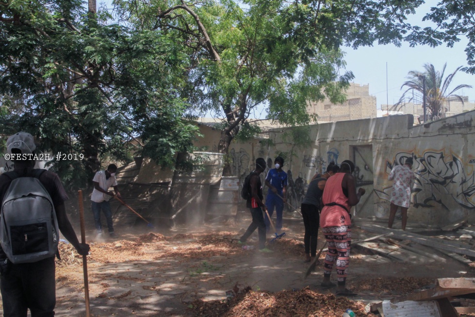 PHOTOS - FESTAH 2H Clean up challenge: Maison de la culture Douta Seck - Quand les rappeurs se mettent au boulot !