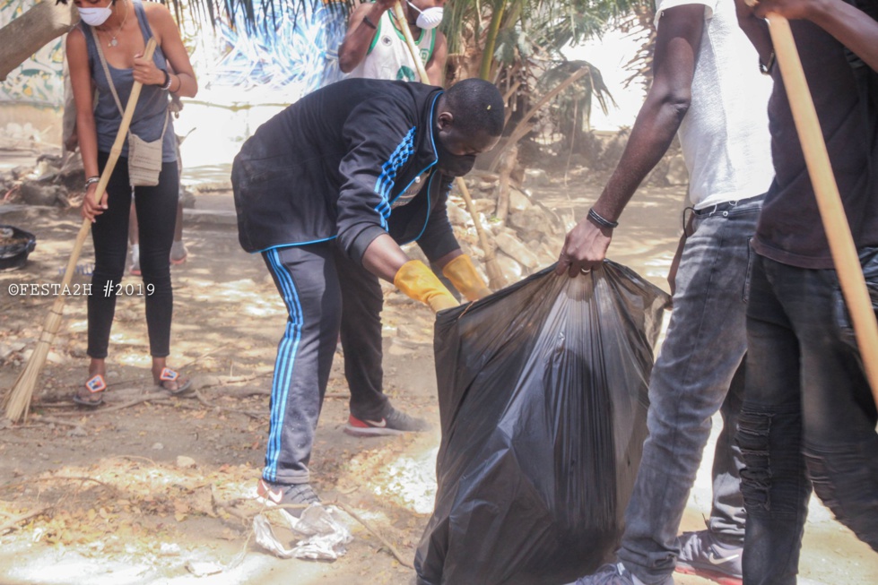 PHOTOS - FESTAH 2H Clean up challenge: Maison de la culture Douta Seck - Quand les rappeurs se mettent au boulot !