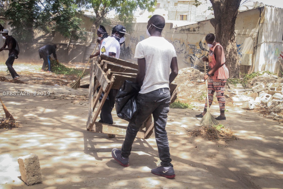 PHOTOS - FESTAH 2H Clean up challenge: Maison de la culture Douta Seck - Quand les rappeurs se mettent au boulot !