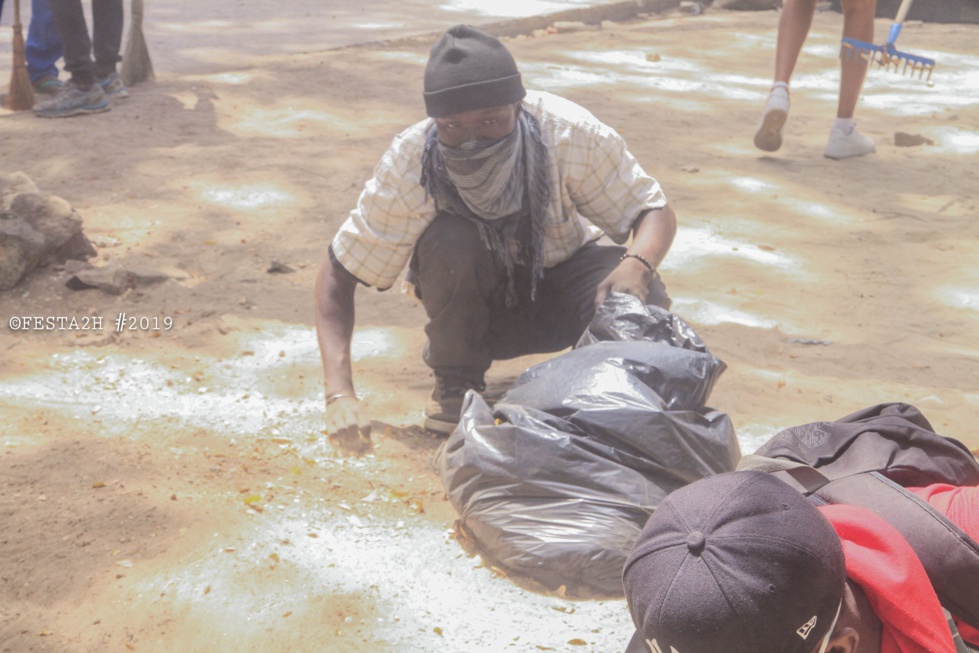 PHOTOS - FESTAH 2H Clean up challenge: Maison de la culture Douta Seck - Quand les rappeurs se mettent au boulot !