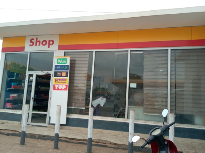 PHOTOS -  La station Shell de Koungheul attaquée...