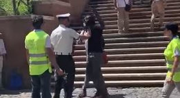 VIDEO - Deux marchands ambulants sénégalais arrêtés pour agression sur des policiers italiens
