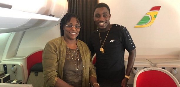 Marième Faye Sall à bord d'un vol régulier d'Air Sénégal à destination de ... Marième Faye Sall à bord d'un vol régulier d'Air Sénégal à destination de ...
