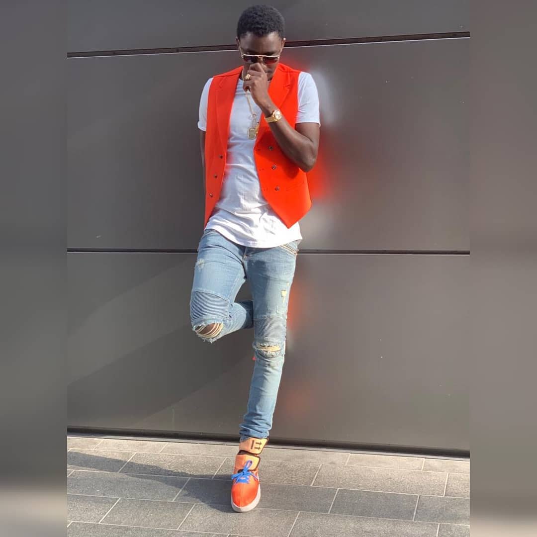 PHOTOS - A LONDON, regardez le look de Wally B. SECK qui déchire !