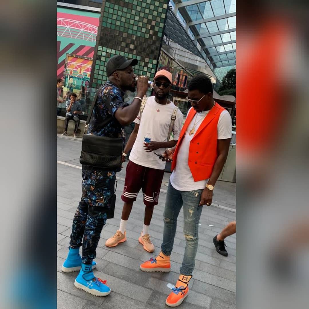 PHOTOS - A LONDON, regardez le look de Wally B. SECK qui déchire !