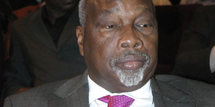 Charmante effusion de bons sentiments entre Wade et Dansokho: Ils s'accoladent