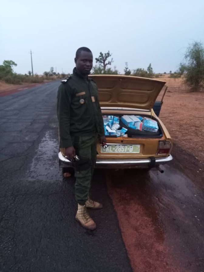Kaolack-Kaffrine: De la drogue et de faux médicaments saisis par la douane (images) Kaolack-Kaffrine: De la drogue et de faux médicaments saisis par la douane (images)