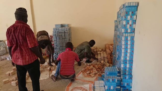 Kaolack-Kaffrine: De la drogue et de faux médicaments saisis par la douane (images) Kaolack-Kaffrine: De la drogue et de faux médicaments saisis par la douane (images)