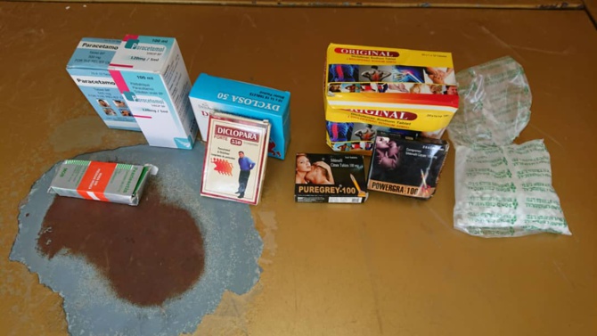Kaolack-Kaffrine: De la drogue et de faux médicaments saisis par la douane (images) Kaolack-Kaffrine: De la drogue et de faux médicaments saisis par la douane (images)