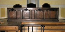 L’héritage du père se termine à la barre : Des frères envoient leur ainé en prison et lui paient un avocat