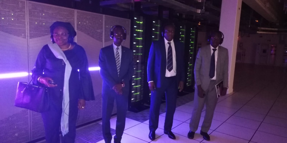 PHOTOS - Visite du Ministre Cheikh Oumar Hanne au Très Grand Centre de Calcul (TGCC) du CEA