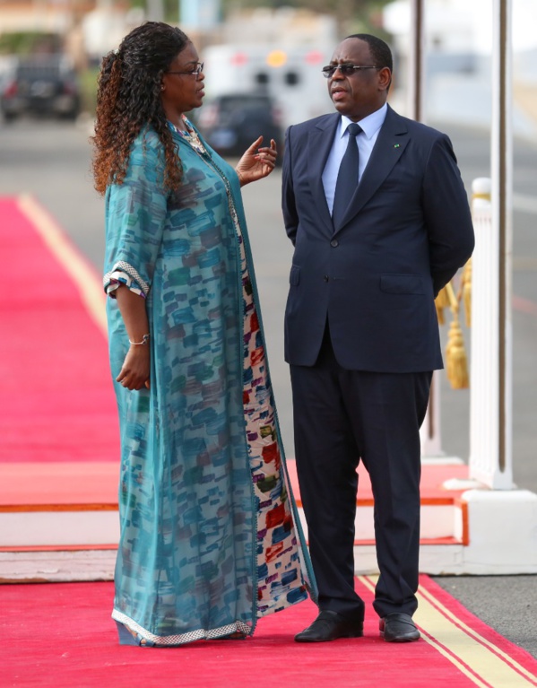 PHOTOS - Elégance et classe, la Première Dame confirme sa réputation à l’accueil du roi du Swaziland