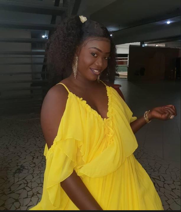 PHOTOS - Sophie THIAM de la 2STV, toute rayonnante dans sa tenue d'été PHOTOS - Sophie THIAM de la 2STV, toute rayonnante dans sa tenue d'été