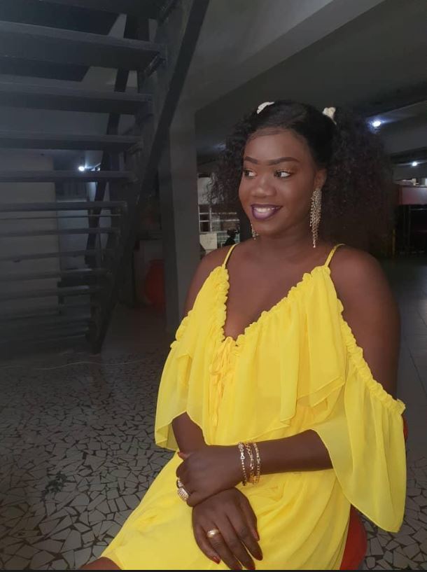 PHOTOS - Sophie THIAM de la 2STV, toute rayonnante dans sa tenue d'été