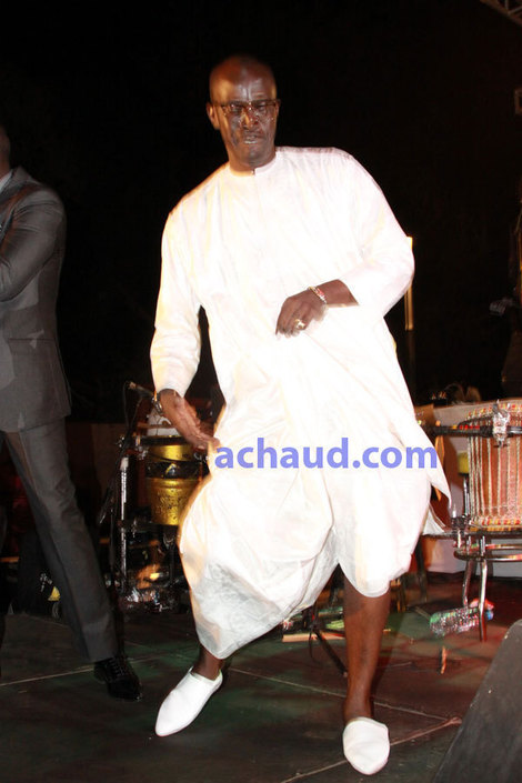 Le Youza du journaliste Yakham Mbaye sur la scène de Youssou Ndour