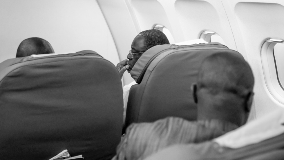 Retour de Niamey sur Fly Air Sénégal, le Président Macky SALL à bord du vol