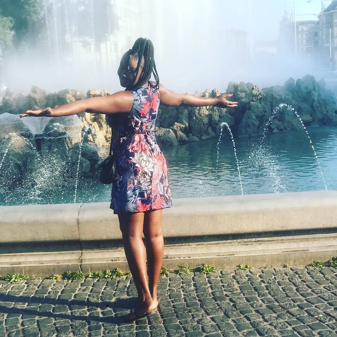 PHOTOS - L’artiste Maréma très heureuse dans les bras de son époux