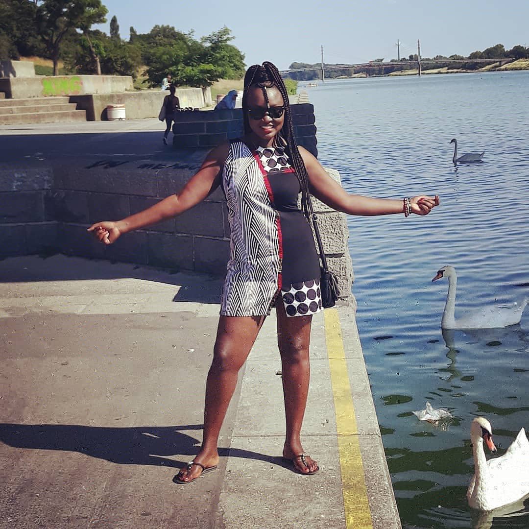 PHOTOS - L’artiste Maréma très heureuse dans les bras de son époux
