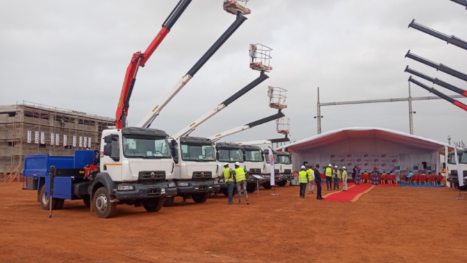 Distribution d'énergie : Avec Vinci Énergies, la Senelec réceptionne un nouveau parc d'engins lourds.