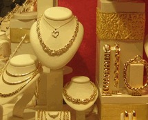 Un jeune de 20 ans vole des bijoux en or d'une valeur de 6 millions