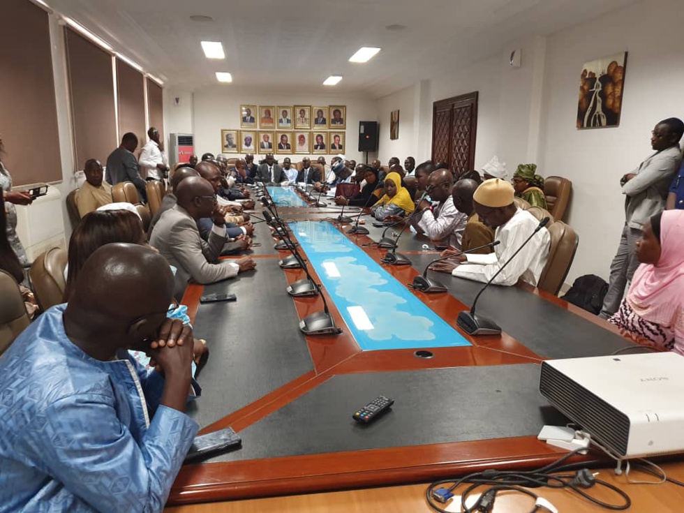 Images de la cérémonie protocolaire de passation de service entre Cheikh Ameth Tidiane BA et Bassirou Samba NIASSE nouveau DG des Impôts et Domaines
