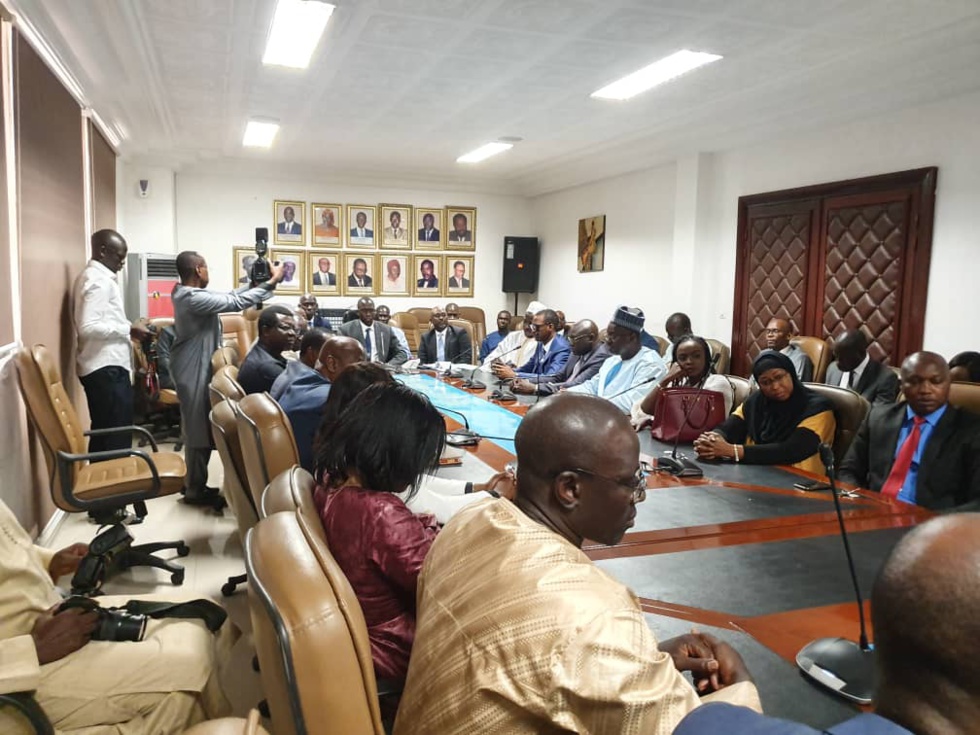 Images de la cérémonie protocolaire de passation de service entre Cheikh Ameth Tidiane BA et Bassirou Samba NIASSE nouveau DG des Impôts et Domaines