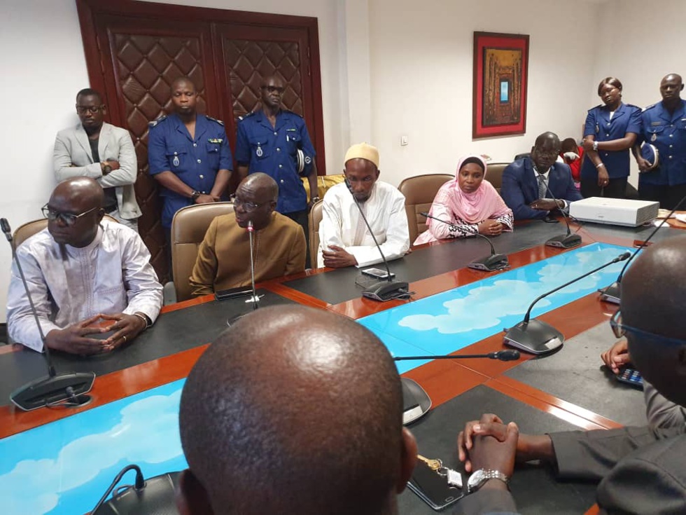 Images de la cérémonie protocolaire de passation de service entre Cheikh Ameth Tidiane BA et Bassirou Samba NIASSE nouveau DG des Impôts et Domaines