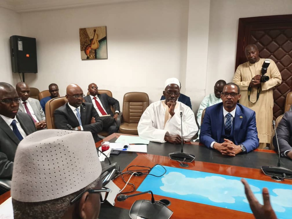 Images de la cérémonie protocolaire de passation de service entre Cheikh Ameth Tidiane BA et Bassirou Samba NIASSE nouveau DG des Impôts et Domaines