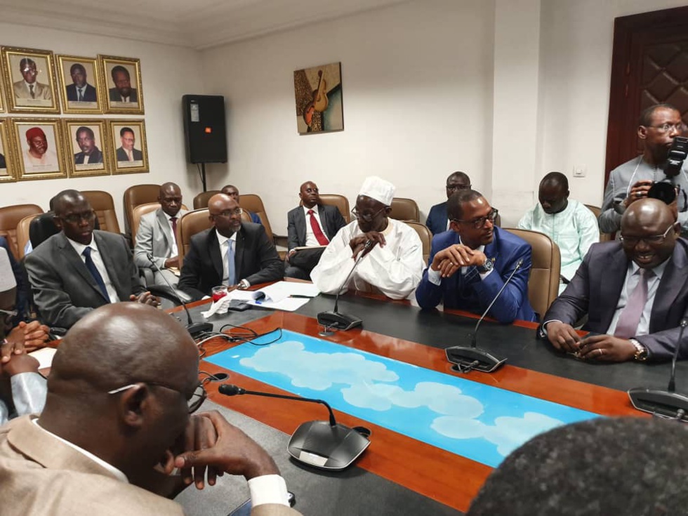 Images de la cérémonie protocolaire de passation de service entre Cheikh Ameth Tidiane BA et Bassirou Samba NIASSE nouveau DG des Impôts et Domaines