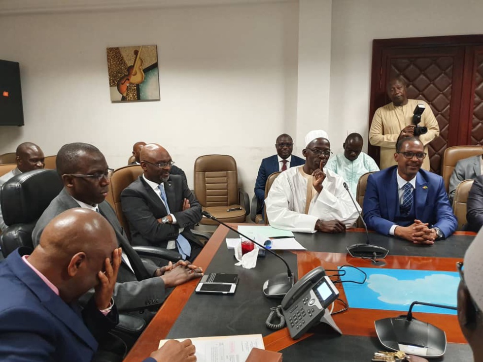 Images de la cérémonie protocolaire de passation de service entre Cheikh Ameth Tidiane BA et Bassirou Samba NIASSE nouveau DG des Impôts et Domaines