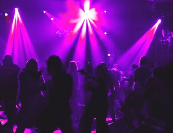 Ngor-Almadies-Virage : Il fait show à Dakar … Des courtiers du s*xe … Le chaud show dans les discothèques…