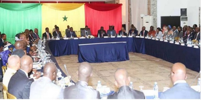Dialogue politique: Le Frn refuse d’être « berné » en mode « Fast-track », le Général Niang suspend les travaux