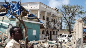 Un attentat à Kismayo: au moins 26 morts parmi des hommes armés dans un hôtel somali