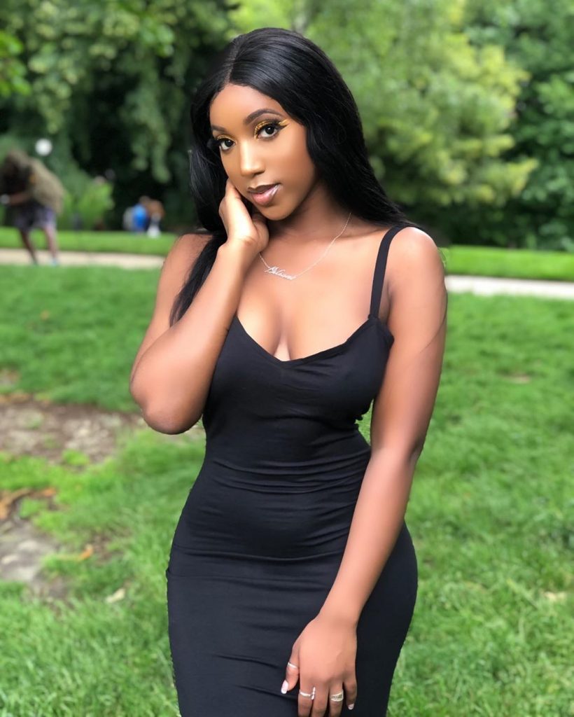 PHOTOS - Lilian Maroun, cette beauté sensuelle qui affole la toile ! PHOTOS - Lilian Maroun, cette beauté sensuelle qui affole la toile !