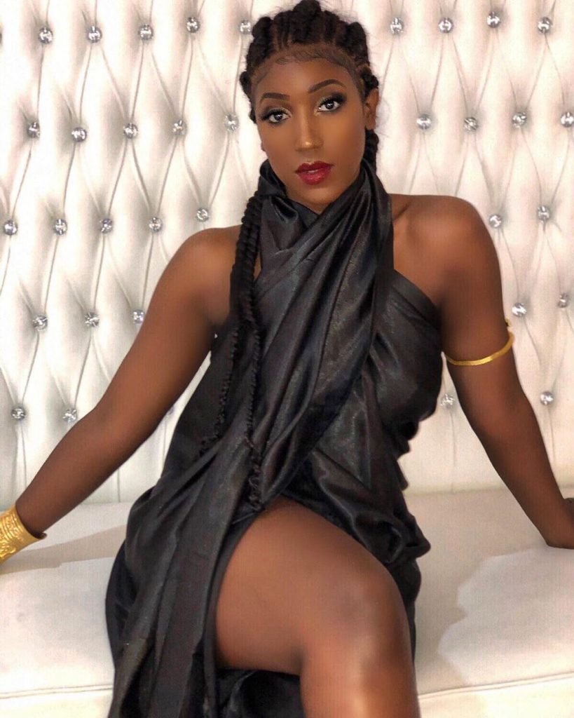 PHOTOS - Lilian Maroun, cette beauté sensuelle qui affole la toile !