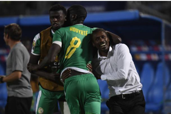 (22 PHOTOS) LES PAS DE DANSE DES LIONS, « THIATHIAGOUNE » DE SADIO MANÉ, … Tout ce que vous n’avez pas vu en Images