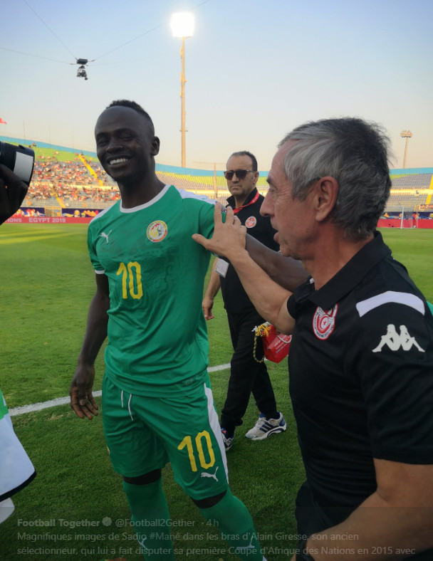 Le geste magnifique de Sadio Mané dans les bras d’Alain Giresse…(photos)