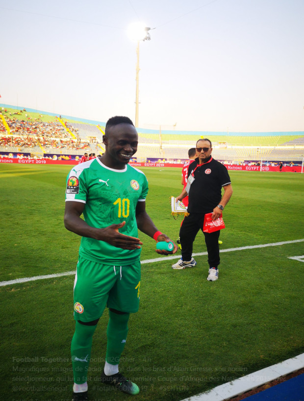 Le geste magnifique de Sadio Mané dans les bras d’Alain Giresse…(photos)