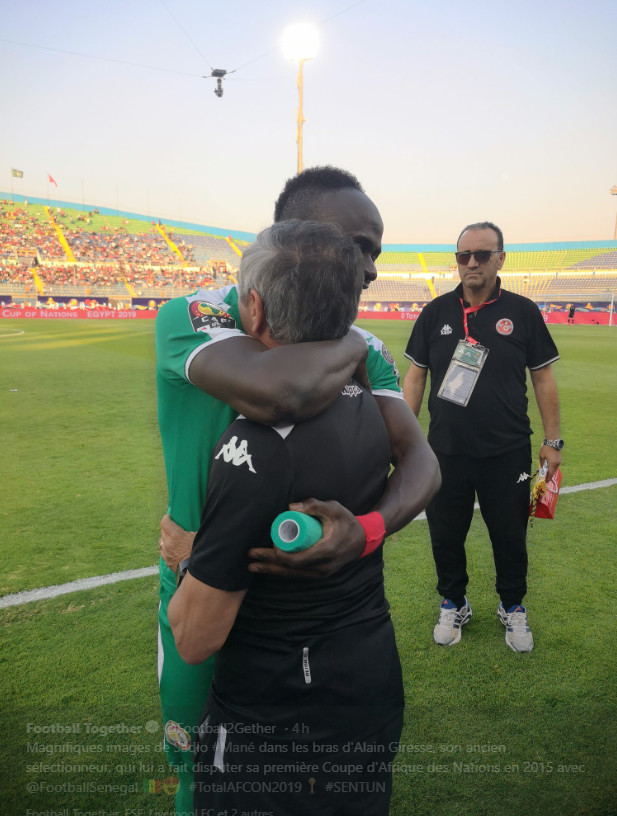 Le geste magnifique de Sadio Mané dans les bras d’Alain Giresse…(photos)