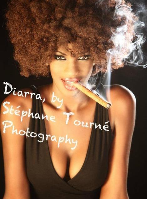 Photo : Le mannequin Lissa en mode cigare