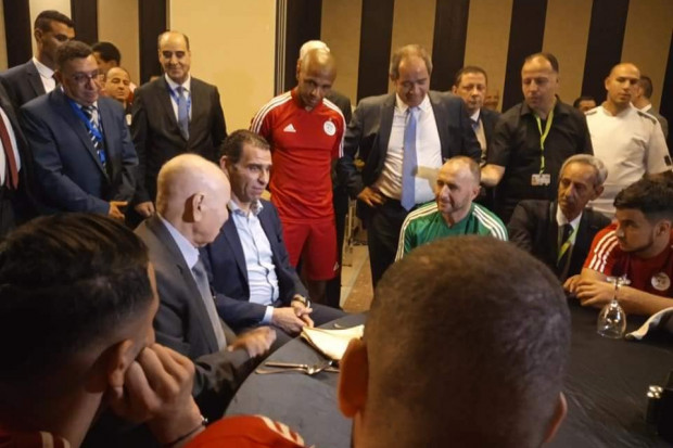Finale Can 2019: le Chef de l’Etat algérien a rendu visite aux "Fennecs"