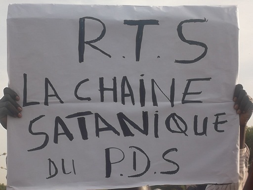 La Rts trainée dans la boue