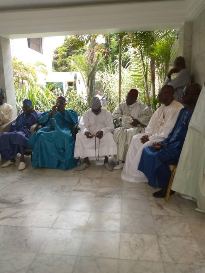 Condoléances : Wade envoie une délégation chez OTD, Oumar Sarr et  Me Amadou Sall absents (images)