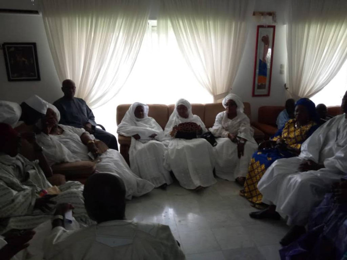Condoléances : Wade envoie une délégation chez OTD, Oumar Sarr et  Me Amadou Sall absents (images)