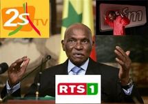La dictature de l'image: Wade accapare l’audiovisuel sénégalais, domestique la RTS et se paie 2S et TFM