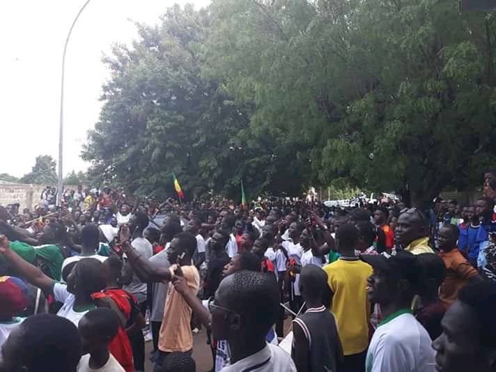 PHOTOS - Accueil triomphal à Ziguinchor pour le joyau de la Tanière, Krépin Diatta !