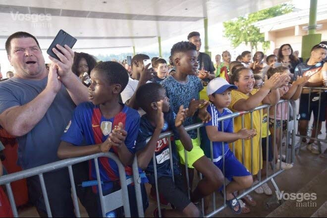 PHOTOS - Les Moments forts de l’accueil triomphal de Kalidou Koulibaly chez lui en France PHOTOS - Les Moments forts de l’accueil triomphal de Kalidou Koulibaly chez lui en France