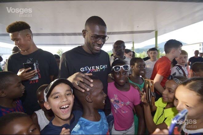 PHOTOS - Les Moments forts de l’accueil triomphal de Kalidou Koulibaly chez lui en France PHOTOS - Les Moments forts de l’accueil triomphal de Kalidou Koulibaly chez lui en France